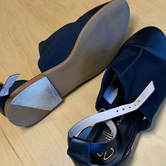 Guillermina ankle strap flat shoe. - Picture 4 of 8